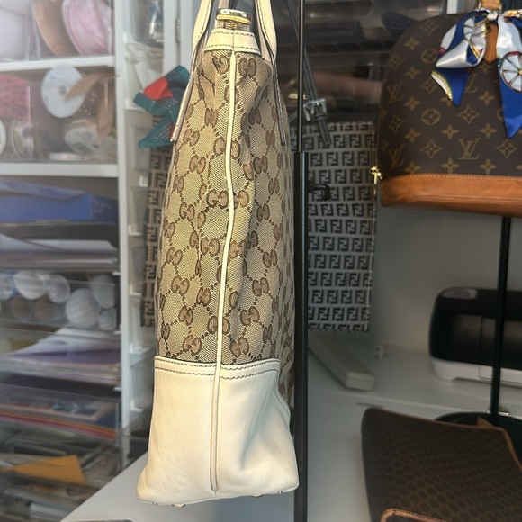 Large Gucci, zipper tote, cream, and brown - Picture 4 of 10